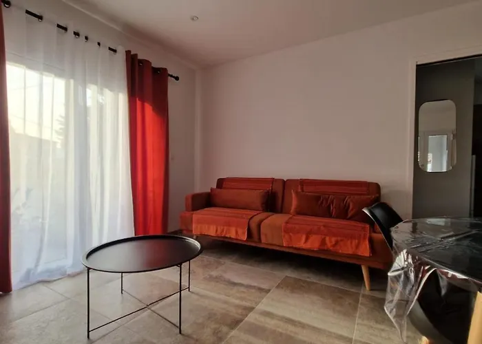 Petite Maison En Pierre